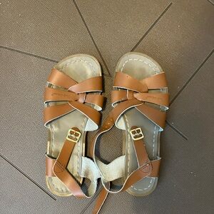 Salt Water Sandal Original in Tan- Big Kid Size 5/Women’s Size 7
